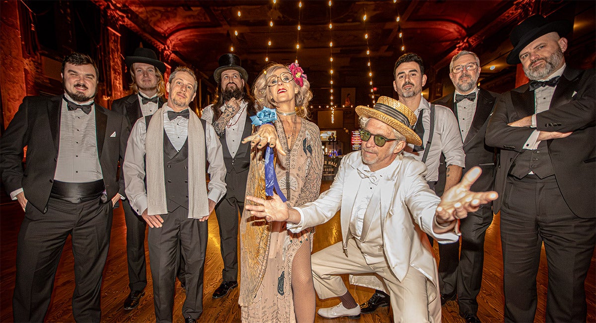 アリーナ　キャロラインウィングバーグ Squirrel Nut Zippers | Ravinia