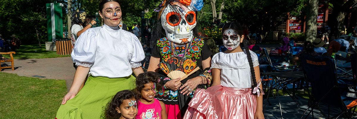 Ballet Folklórico characters and Fiesta Ravinia guests